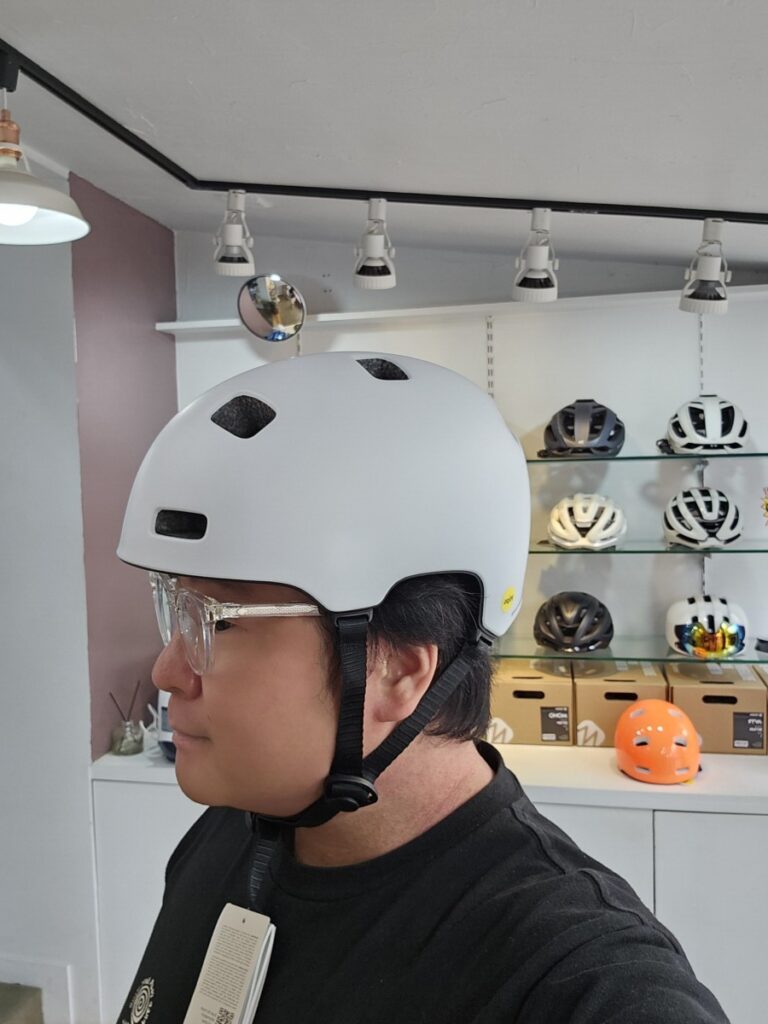 POC 크레인 착용 모습