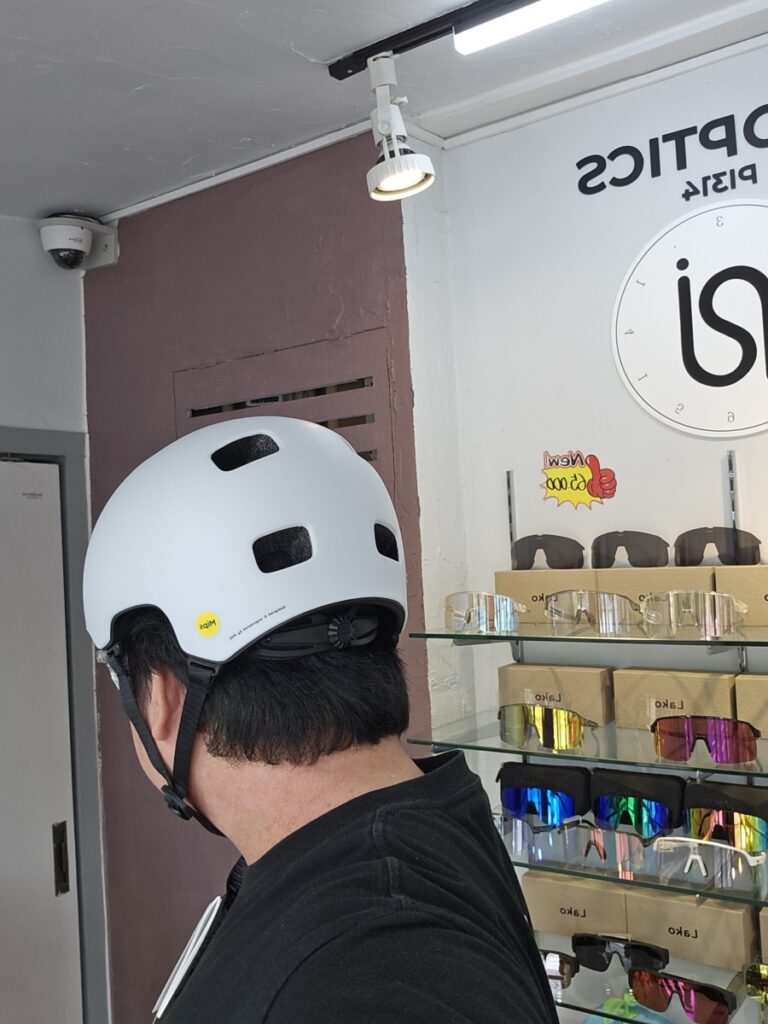 POC 크레인 착용 모습