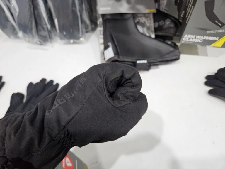 2025 겨울 시마노 고어텍스 자전거 장갑 실 착용 모습
