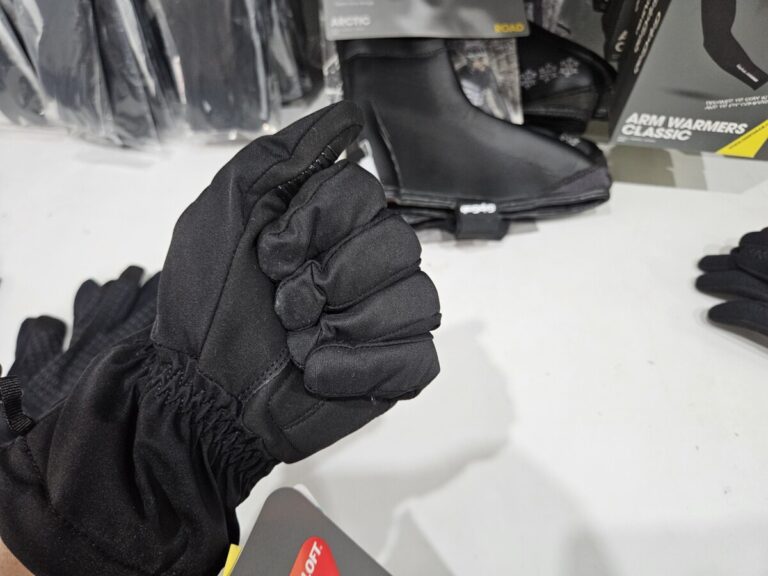 2025 겨울 시마노 고어텍스 자전거 장갑 실 착용 모습
