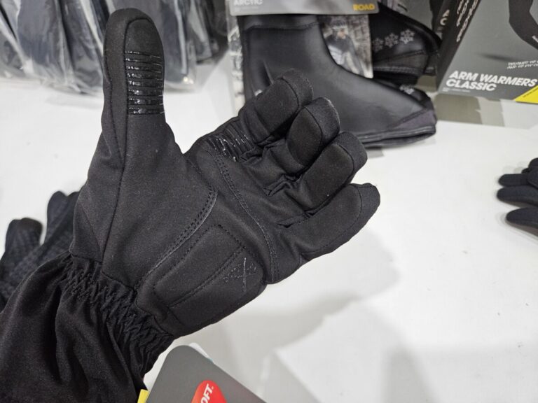 2025 겨울 시마노 고어텍스 자전거 장갑 실 착용 모습